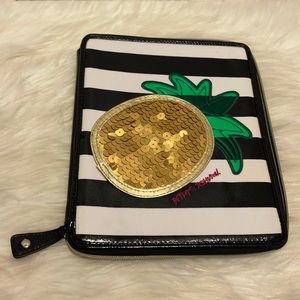 BETSEY JOHNSON PINEAPPLE IPAD ZIP CASE
